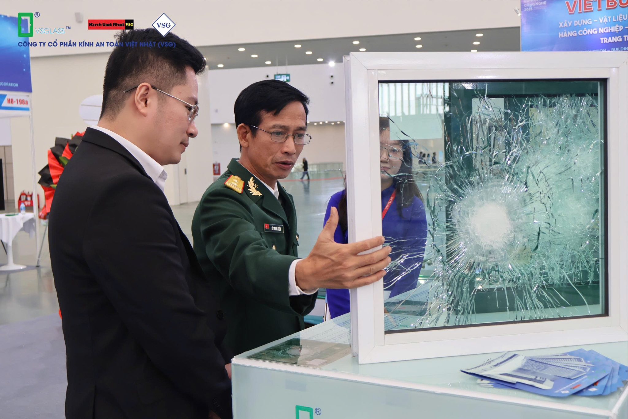 Gia công cắt khoán kính VSG